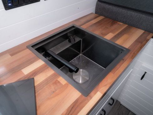 Used 2024 Mercedes-Benz Sprinter 2500 image 23