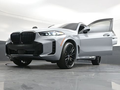 Used 2026 BMW X5 xDrive40i w/ M Sport Package AWD/4WD image 39