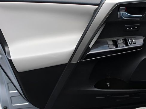 Certified 2016 Toyota RAV4 Limited image 18