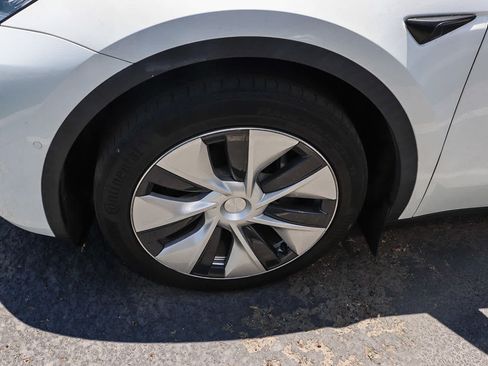 Used 2021 Tesla Model Y Long Range AWD/4WD image 17