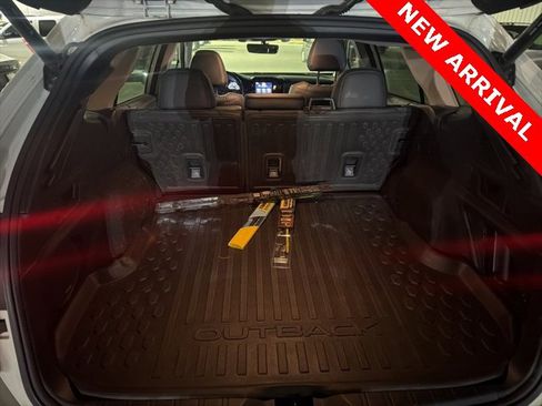 Used 2022 Subaru Outback Limited image 21