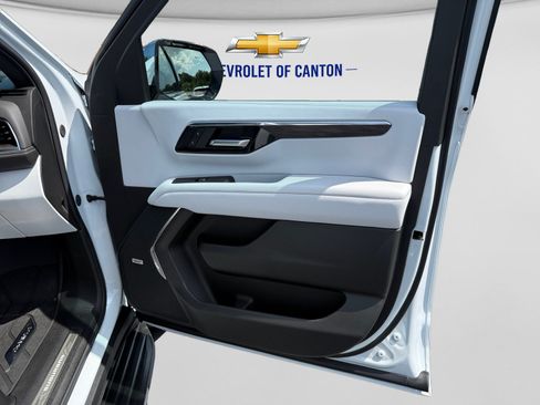 New 2026 Chevrolet Suburban Premier AWD/4WD image 14