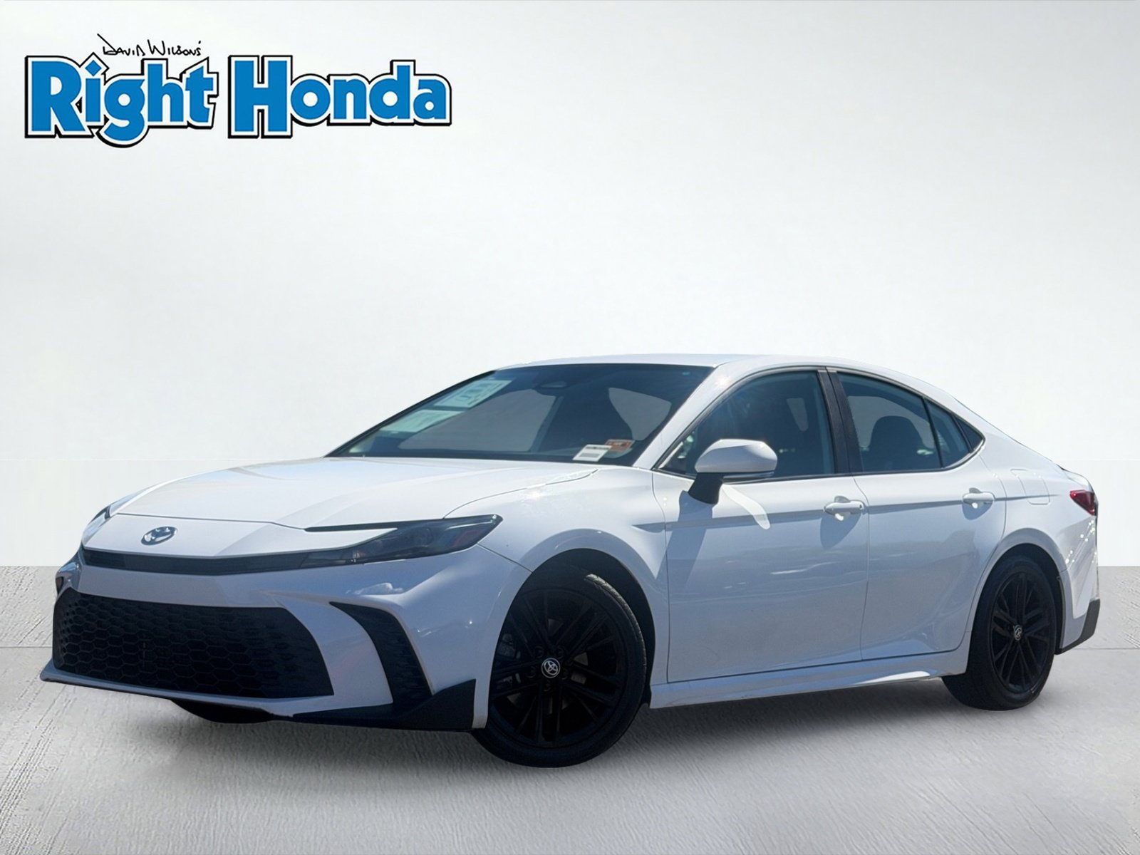 Used 2025 Toyota Camry SE FWD image 2