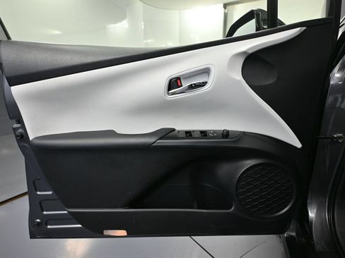 Used 2022 Toyota Prius LE FWD image 18