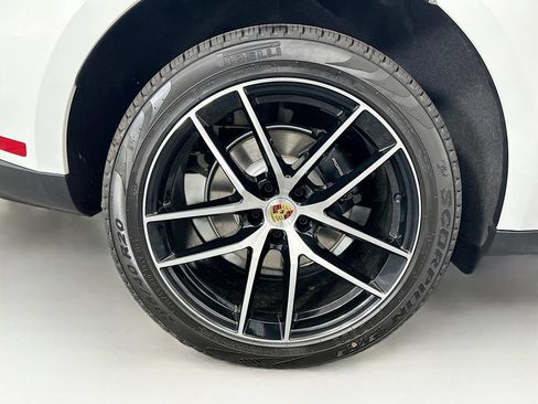 Used 2026 Porsche Macan AWD/4WD image 34