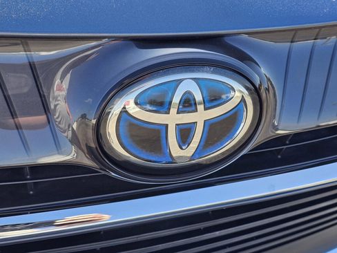 Used 2021 Toyota Venza XLE w/ Softex Package image 3