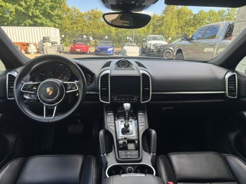 Used 2018 Porsche Cayenne Platinum Edition w/ Premium Package Plus AWD/4WD image 35