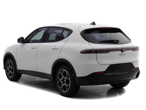 New 2025 Alfa Romeo Tonale w/ Premium Package AWD/4WD image 5