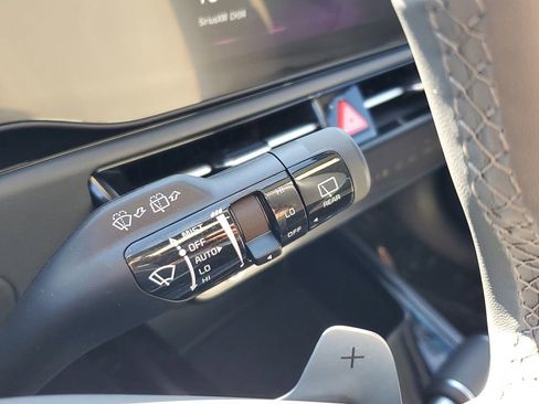 Used 2025 Kia Niro EX image 16