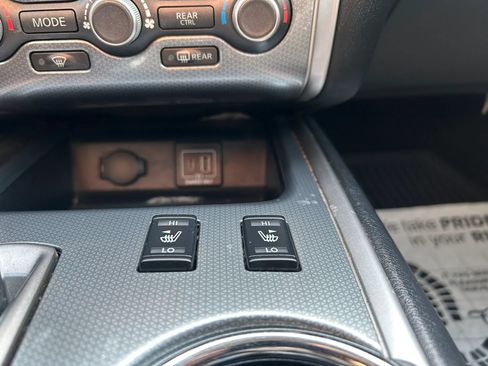 Used 2020 Nissan Pathfinder SL FWD image 26