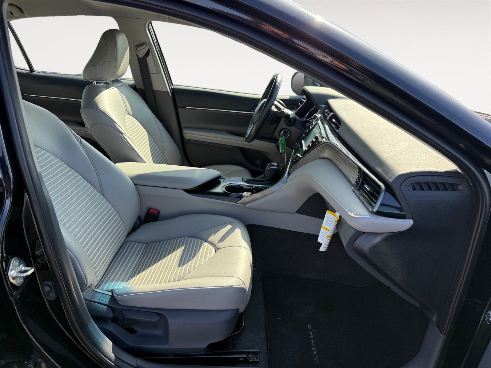Used 2019 Toyota Camry SE w/ Carpet Mat Package FWD image 19