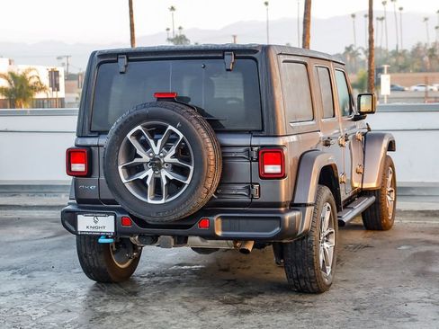 Used 2024 Jeep Wrangler Unlimited image 9