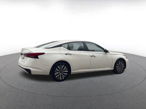 Used 2025 Nissan Altima 2.5 SV image 15