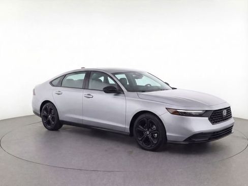 Used 2025 Honda Accord SE image 2