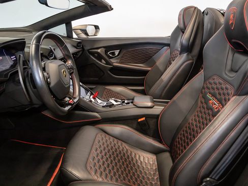 Used 2021 Lamborghini Huracan EVO RWD image 34