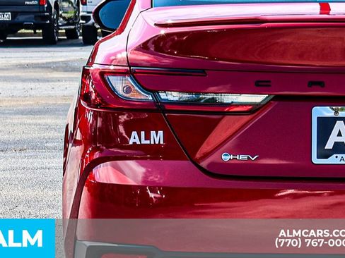 Used 2025 Toyota Camry SE image 13