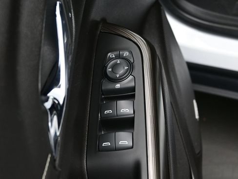 Used 2023 GMC Acadia SLT AWD/4WD image 10