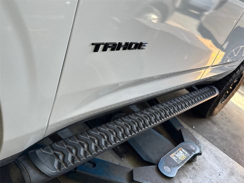 Used 2022 Chevrolet Tahoe Z71 w/ Luxury Package image 3