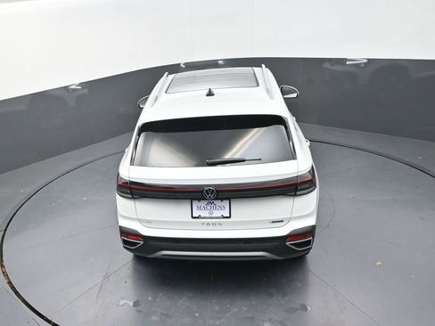 New 2026 Volkswagen Taos SE image 16