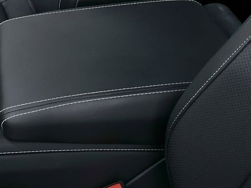 Used 2025 Volkswagen Atlas SE image 23