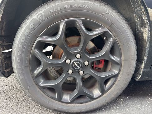 Used 2018 Chrysler 300 S w/ 300S Premium Group image 18