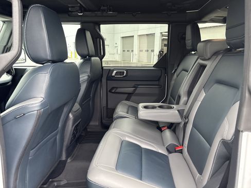 Used 2024 Ford Bronco Outer Banks AWD/4WD image 33