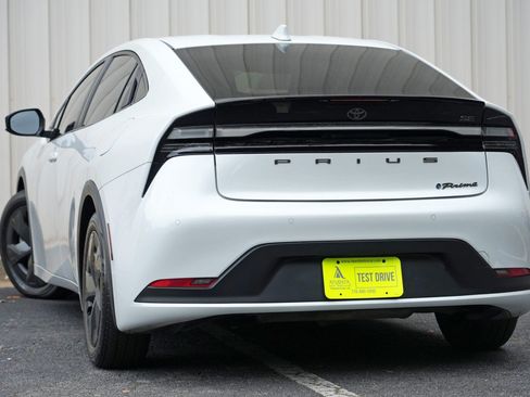 Used 2024 Toyota Prius Prime FWD image 5