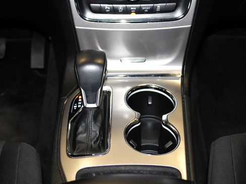 Used 2019 Jeep Grand Cherokee Laredo image 19