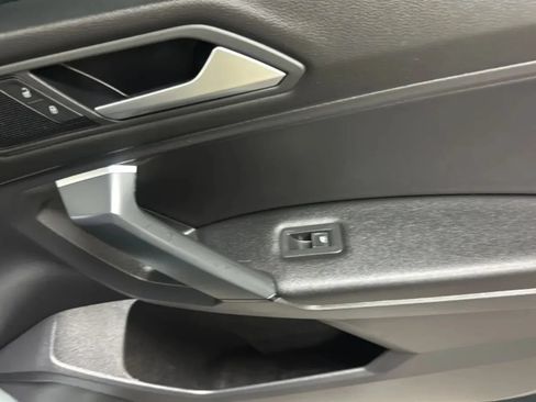Used 2019 Volkswagen Tiguan SE FWD image 18