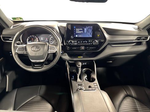 Used 2023 Toyota Highlander XSE AWD/4WD image 4