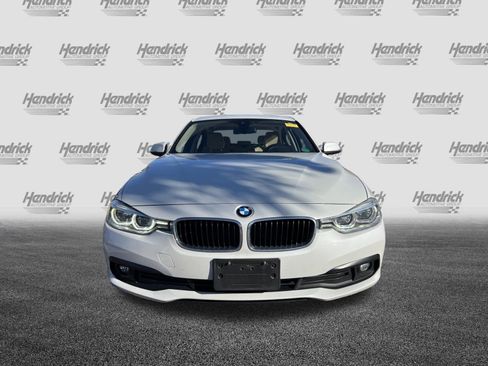 Used 2018 BMW 320i xDrive Sedan w/ Premium Package image 3