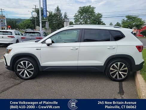 Certified 2023 Volkswagen Taos SE w/ Panoramic Sunroof Package AWD/4WD image 25