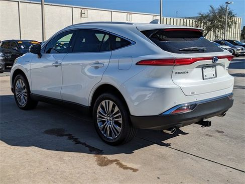 Used 2021 Toyota Venza Limited image 7