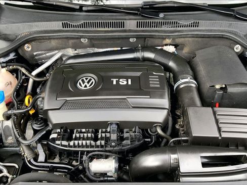Used 2015 Volkswagen Jetta GLI SE FWD image 32