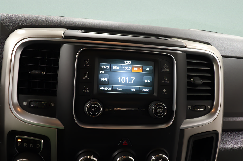 Used 2018 RAM 1500 Classic SLT AWD/4WD image 11