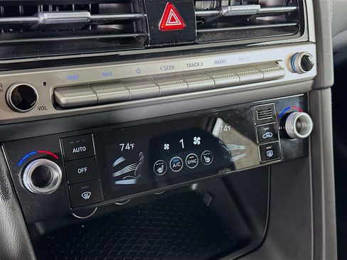 Used 2025 Genesis G70 2.5T image 23