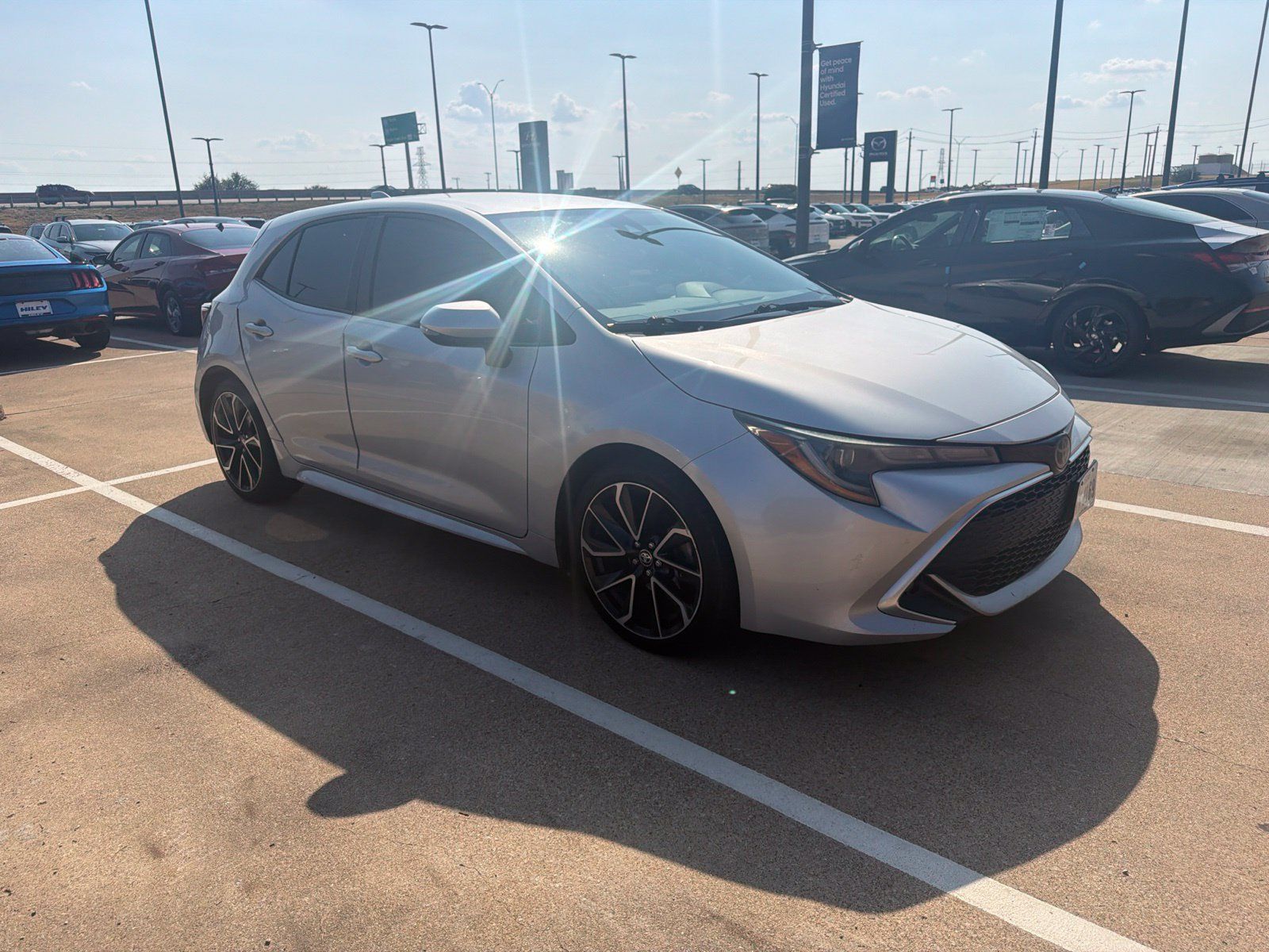 Used 2022 Toyota Corolla XSE FWD image 3