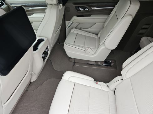 Used 2023 GMC Yukon XL Denali w/ Denali Reserve Package image 31