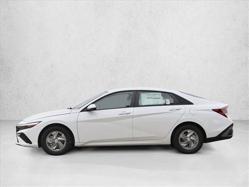 New 2026 Hyundai Elantra SE FWD image 8