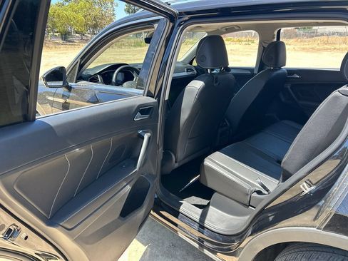 Used 2023 Volkswagen Tiguan SE FWD image 10