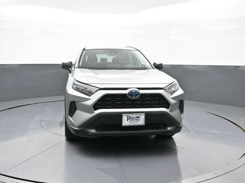 Certified 2022 Toyota RAV4 LE AWD/4WD image 2