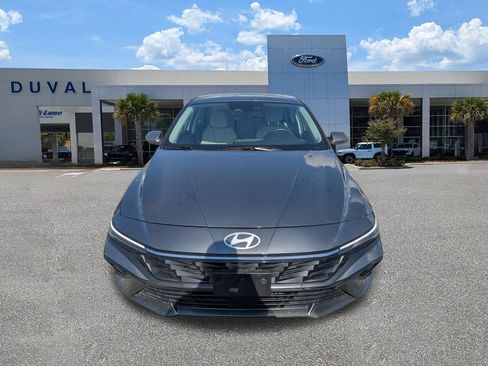 Used 2025 Hyundai Elantra Limited FWD image 9