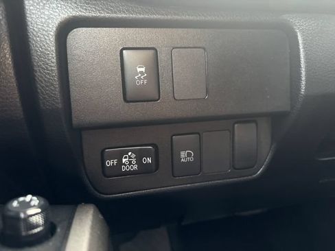 Used 2020 Toyota Tacoma SR5 AWD/4WD image 29