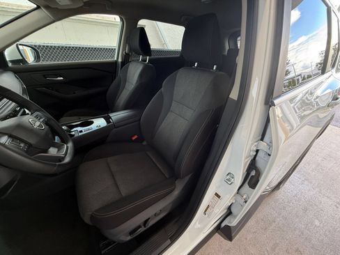 Used 2026 Nissan Rogue SV FWD image 38