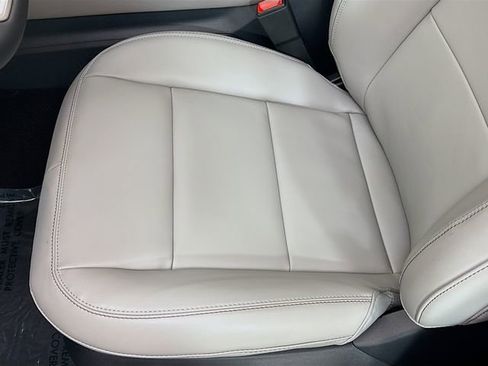 Used 2025 Ford Explorer Active w/ Active Comfort Package image 19