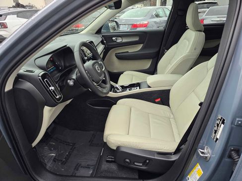 Certified 2023 Volvo XC40 B5 Plus w/ Driver Assist Package image 20