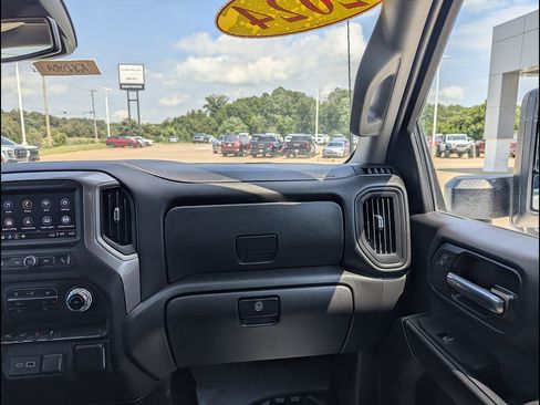 Used 2024 GMC Sierra 3500 Pro AWD/4WD image 4