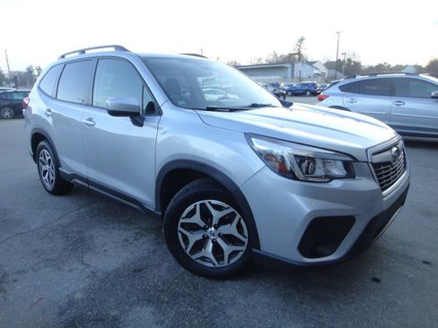Used 2020 Subaru Forester Premium AWD/4WD image 3