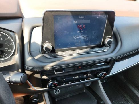 Used 2023 Nissan Rogue SV image 8