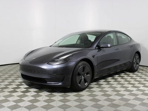 Used 2021 Tesla Model 3 Standard Range Plus image 3